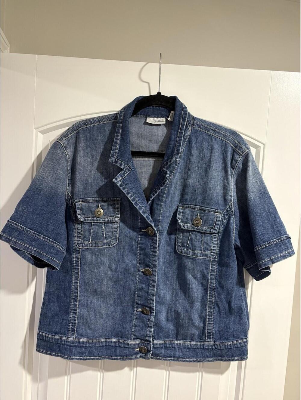 Chico’s Platinum Women's Sz3 Denim Shirt Short Sleeve Button-Up Pockets